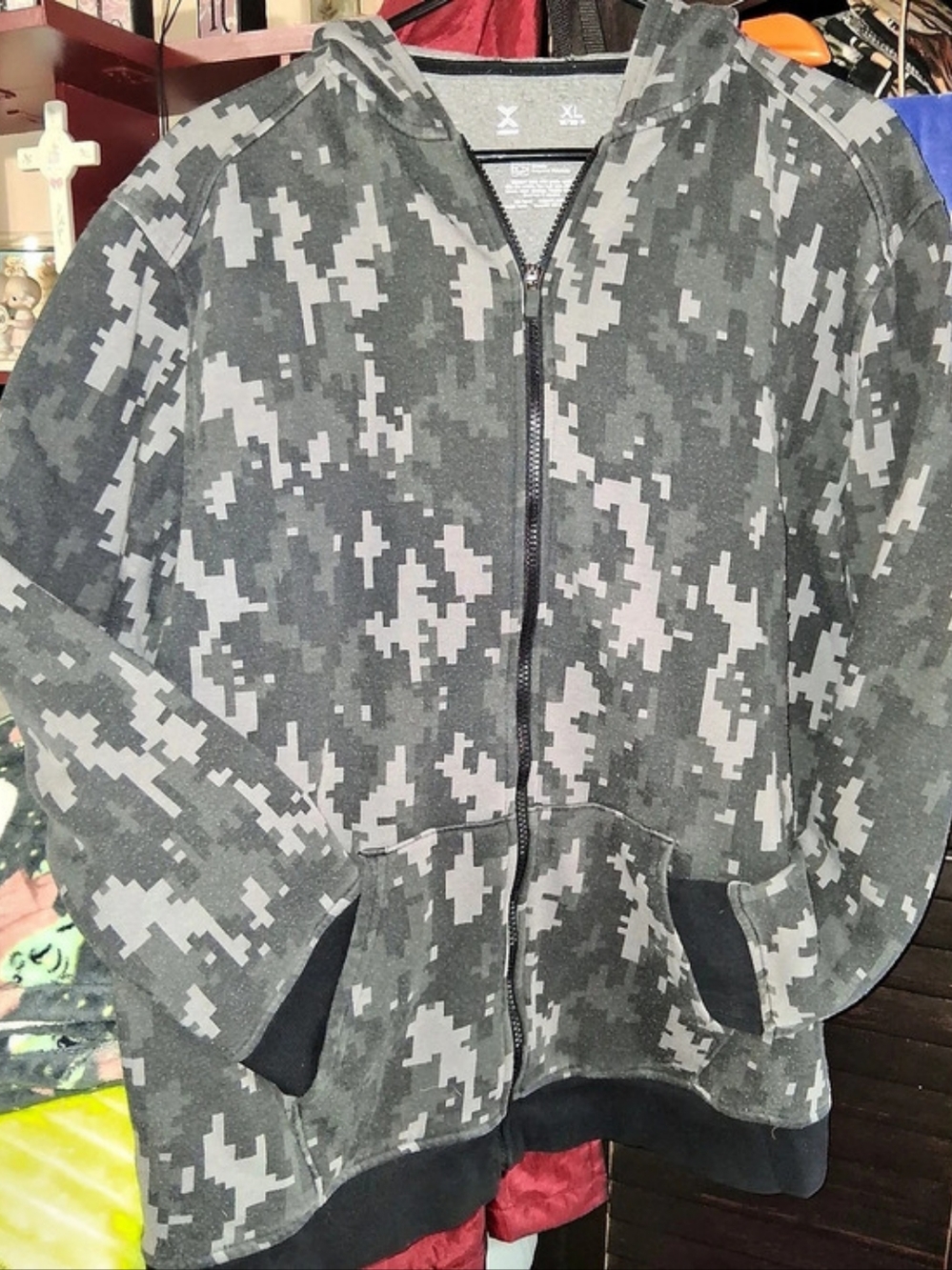 Xersion Boy's Youth Gray & Black Camo/digiprint Zip Hoodie Size XL 18/20 Husky